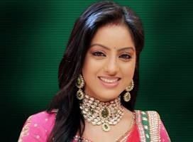 Sa o cunoastem pe Deepika Singh