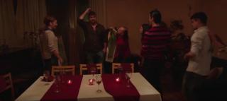 Femeia cu cravata neagra