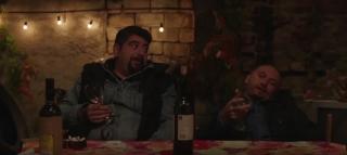 Femeia cu cravata neagra