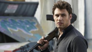 Sub ploaia de gloante