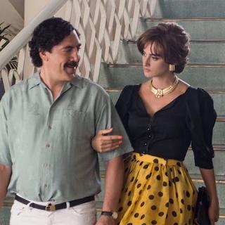 IUBINDU-L PE PABLO, URÂNDU-L PE ESCOBAR