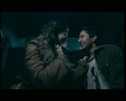 Amor pe bancheta din spate